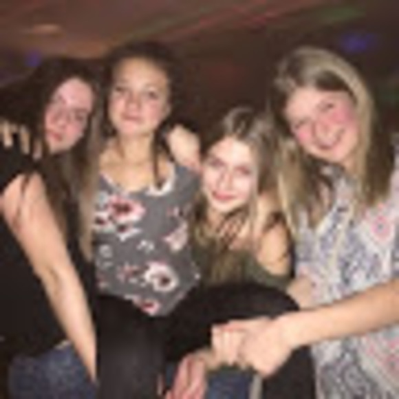 Meet your Posher, Leemoza - Picture 1 of 1